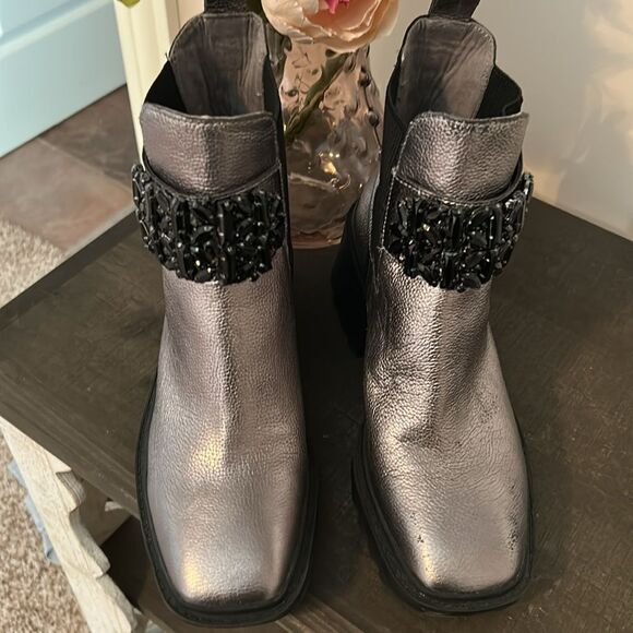 EUC Karl Lagerfeld Paris Boots(size 9.5) - Picture 10 of 16